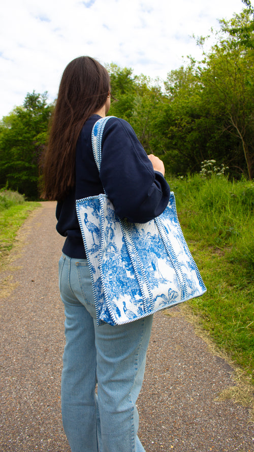 Blue tiger tote bag